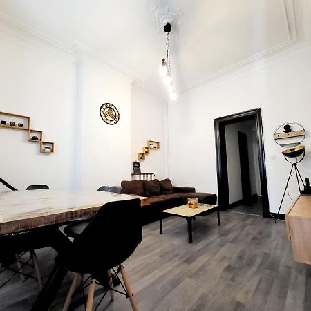 Апартаменты Chambre Privee Au 3E Etage Sans Ascenceur En Plein Centre De Шарлеруа Экстерьер фото
