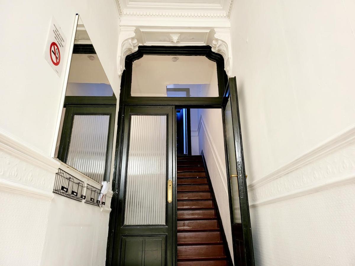 Апартаменты Chambre Privee Au 3E Etage Sans Ascenceur En Plein Centre De Шарлеруа Экстерьер фото
