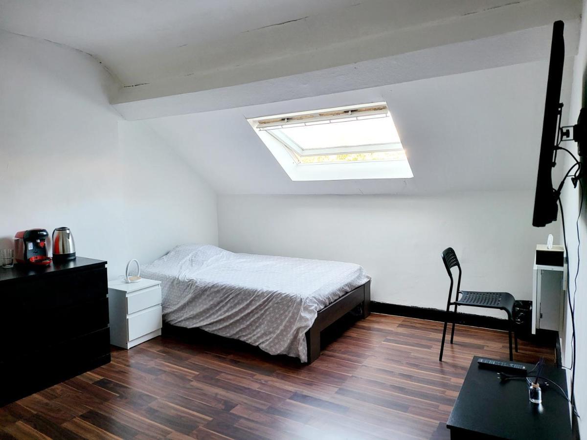 Апартаменты Chambre Privee Au 3E Etage Sans Ascenceur En Plein Centre De Шарлеруа Экстерьер фото